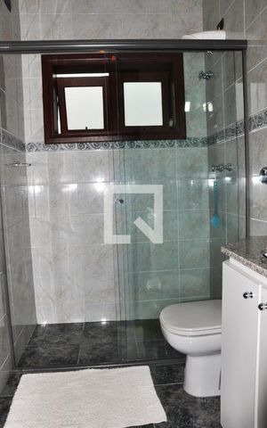 Casa à venda com 570m², 5 quartos e 6 vagas Casa à venda com 570m², 5 quartos e 6 vagasDetalhe - Suíte