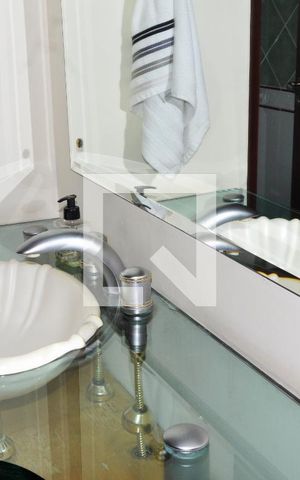 Casa à venda com 570m², 5 quartos e 6 vagas Casa à venda com 570m², 5 quartos e 6 vagasDetalhe - Suíte