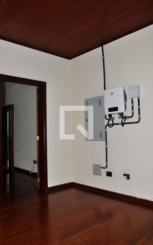 Casa à venda com 570m², 5 quartos e 6 vagas Casa à venda com 570m², 5 quartos e 6 vagasDetalhe - Hall dos Quartos