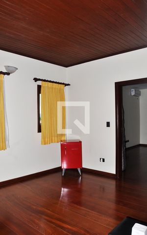 Casa à venda com 570m², 5 quartos e 6 vagas Casa à venda com 570m², 5 quartos e 6 vagasDetalhe - Hall dos Quartos