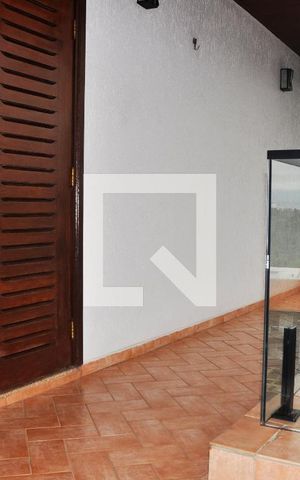 Casa à venda com 570m², 5 quartos e 6 vagas Casa à venda com 570m², 5 quartos e 6 vagasDetalhe - Varanda do Quarto 03
