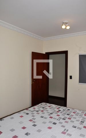 Casa à venda com 570m², 5 quartos e 6 vagas Casa à venda com 570m², 5 quartos e 6 vagasDetalhe - Quarto 03 com Suíte