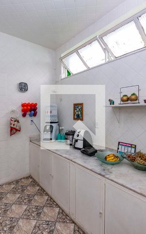 Casa à venda com 297m², 5 quartos e 1 vaga Casa à venda com 297m², 5 quartos e 1 vagaCozinha