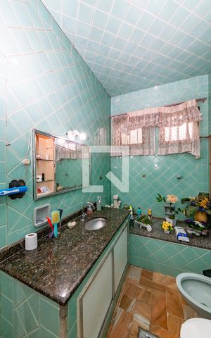 Casa à venda com 297m², 5 quartos e 1 vaga Casa à venda com 297m², 5 quartos e 1 vagaBanheiro Social