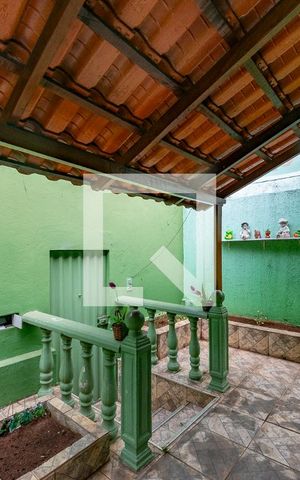 Casa à venda com 297m², 5 quartos e 1 vaga Casa à venda com 297m², 5 quartos e 1 vagaVaranda