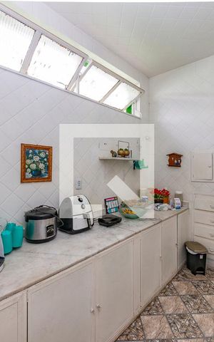 Casa à venda com 297m², 5 quartos e 1 vaga Casa à venda com 297m², 5 quartos e 1 vagaCozinha