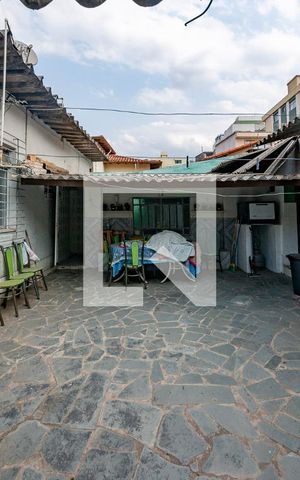 Casa à venda com 297m², 5 quartos e 1 vaga Casa à venda com 297m², 5 quartos e 1 vagaQuintal