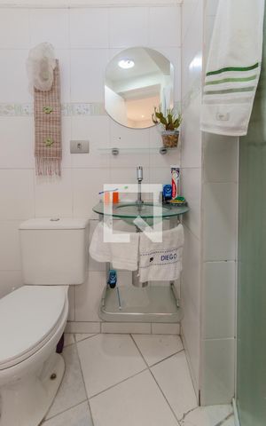 Casa à venda com 214m², 3 quartos e 1 vaga Casa à venda com 214m², 3 quartos e 1 vagaBanheiro da Suíte Piso Inferior