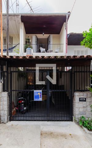 Casa à venda com 214m², 3 quartos e 1 vaga Casa à venda com 214m², 3 quartos e 1 vagaFachada