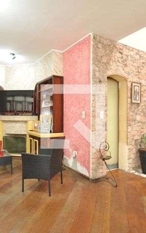 Casa à venda com 454m², 4 quartos e 2 vagasSala