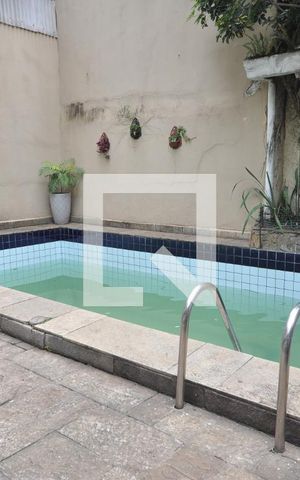 Casa à venda com 454m², 4 quartos e 2 vagasPiscina