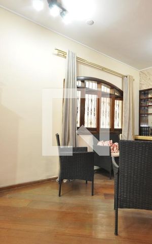 Casa à venda com 454m², 4 quartos e 2 vagasSala