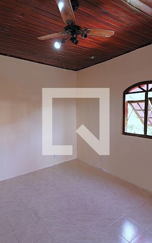 Casa à venda com 130m², 4 quartos e sem vagaSuíte