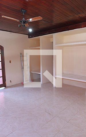 Casa à venda com 130m², 4 quartos e sem vagaSuíte