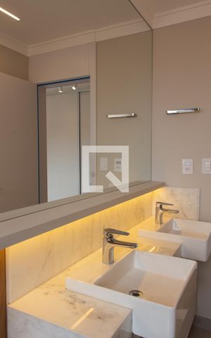 Apartamento à venda com 125m², 2 quartos e 2 vagas Apartamento à venda com 125m², 2 quartos e 2 vagasBANHEIRO DA SUITE 2