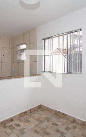 Casa para alugar com 40m², 2 quartos e sem vaga Casa para alugar com 40m², 2 quartos e sem vagaSala