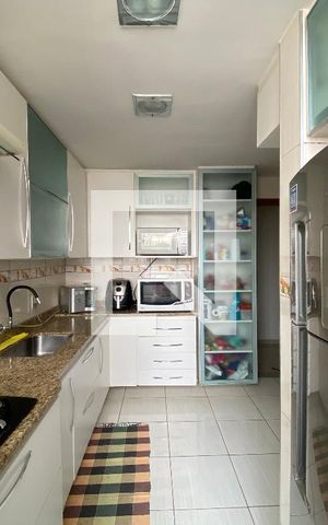 Apartamento à venda com 84m², 3 quartos e 1 vaga Apartamento à venda com 84m², 3 quartos e 1 vagaCozinha e Área de Serviço