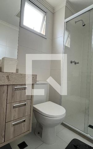 Apartamento à venda com 105m², 3 quartos e 2 vagas Apartamento à venda com 105m², 3 quartos e 2 vagasBanheiro Corredor