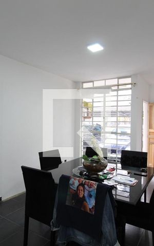 Casa à venda com 120m², 3 quartos e 4 vagasSala