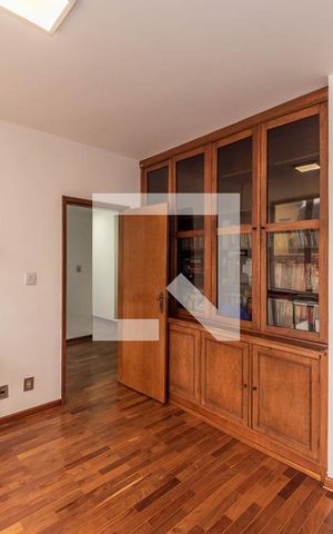 Casa à venda com 317m², 4 quartos e 3 vagas Casa à venda com 317m², 4 quartos e 3 vagasHall dos Dormitórios