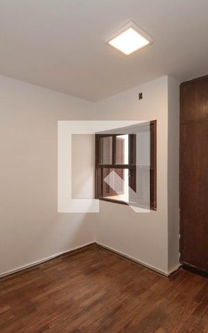 Casa à venda com 317m², 4 quartos e 3 vagas Casa à venda com 317m², 4 quartos e 3 vagasQuarto de Serviço