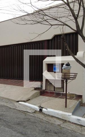 Casa à venda com 317m², 4 quartos e 3 vagasFachada