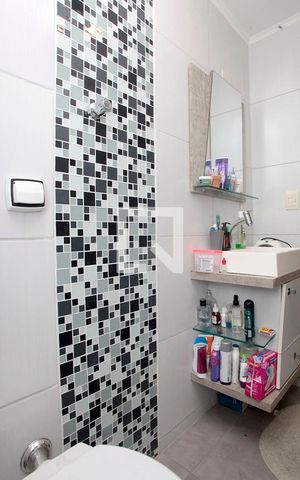 Apartamento para alugar com 71m², 2 quartos e sem vagaBanheiro