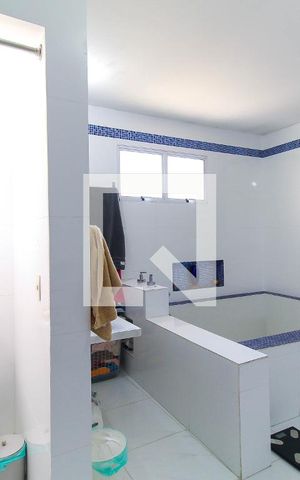 Casa à venda com 349m², 3 quartos e 2 vagas Casa à venda com 349m², 3 quartos e 2 vagasBanheiro da Suíte 3