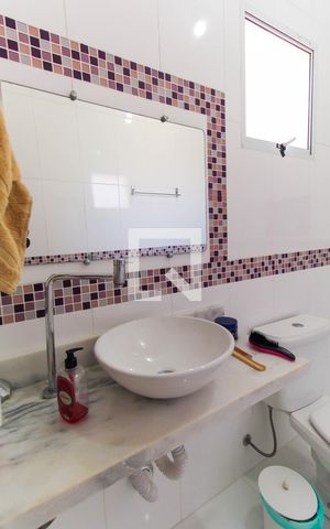 Casa à venda com 349m², 3 quartos e 2 vagas Casa à venda com 349m², 3 quartos e 2 vagasBanheiro da Suíte 2