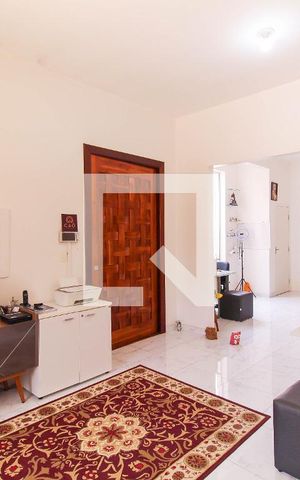 Casa à venda com 349m², 3 quartos e 2 vagas Casa à venda com 349m², 3 quartos e 2 vagasSala