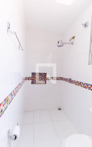 Casa à venda com 349m², 3 quartos e 2 vagas Casa à venda com 349m², 3 quartos e 2 vagasBanheiro da Suíte 1