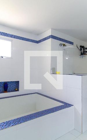 Casa à venda com 349m², 3 quartos e 2 vagas Casa à venda com 349m², 3 quartos e 2 vagasBanheiro da Suíte 3