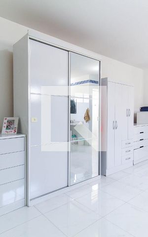 Casa à venda com 349m², 3 quartos e 2 vagas Casa à venda com 349m², 3 quartos e 2 vagasQuarto 3 - Suíte