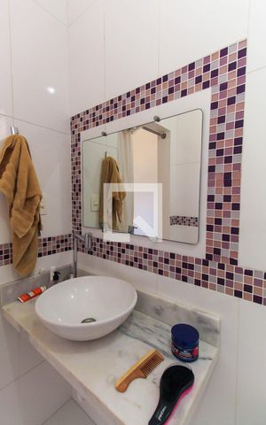 Casa à venda com 349m², 3 quartos e 2 vagas Casa à venda com 349m², 3 quartos e 2 vagasBanheiro da Suíte 2