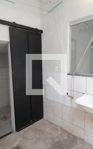 Casa para alugar com 70m², 2 quartos e 1 vagaÁrea de Serviço