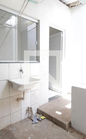 Casa para alugar com 70m², 2 quartos e 1 vagaÁrea de Serviço