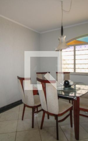 Casa para alugar com 288m², 4 quartos e 6 vagas Casa para alugar com 288m², 4 quartos e 6 vagasSala de Jantar