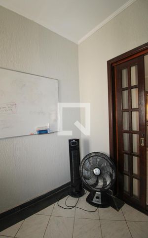 Casa para alugar com 288m², 4 quartos e 6 vagas Casa para alugar com 288m², 4 quartos e 6 vagasEscritório