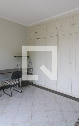Casa para alugar com 288m², 4 quartos e 6 vagas Casa para alugar com 288m², 4 quartos e 6 vagasSala