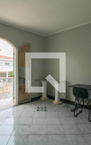 Casa para alugar com 288m², 4 quartos e 6 vagas Casa para alugar com 288m², 4 quartos e 6 vagasSala