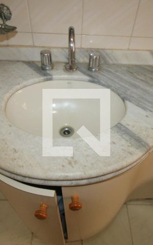 Casa para alugar com 288m², 4 quartos e 6 vagas Casa para alugar com 288m², 4 quartos e 6 vagasBanheiro Social