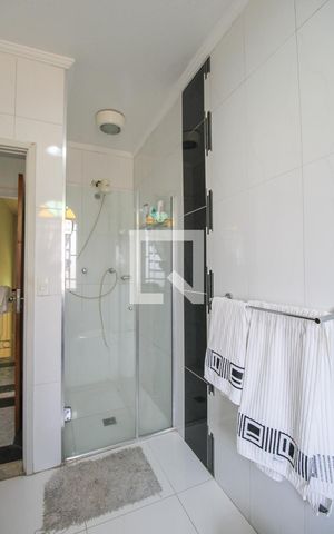 Casa para alugar com 288m², 4 quartos e 6 vagas Casa para alugar com 288m², 4 quartos e 6 vagasQuarto 1 Banheiro