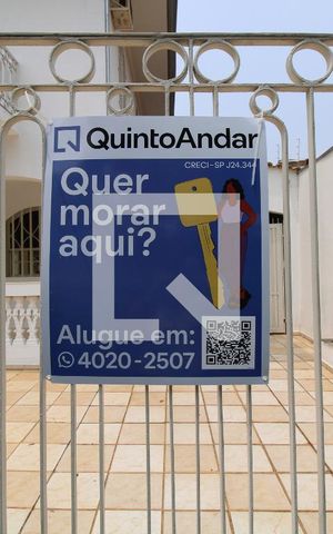 Casa para alugar com 288m², 4 quartos e 6 vagas Casa para alugar com 288m², 4 quartos e 6 vagasFachada