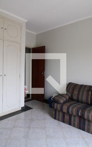 Casa para alugar com 288m², 4 quartos e 6 vagas Casa para alugar com 288m², 4 quartos e 6 vagasSala