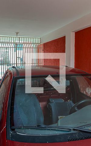 Casa à venda com 168m², 3 quartos e 5 vagas Casa à venda com 168m², 3 quartos e 5 vagasGaragem