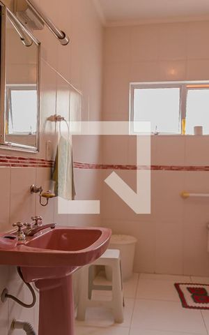 Casa à venda com 168m², 3 quartos e 5 vagas Casa à venda com 168m², 3 quartos e 5 vagasBanheiro