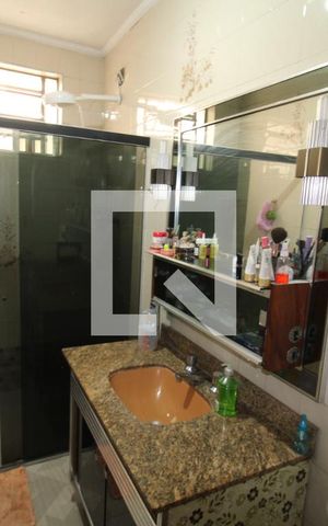 Casa à venda com 250m², 3 quartos e 4 vagasBanheiro 2