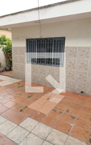 Casa à venda com 250m², 3 quartos e 4 vagasÁrea de Serviço