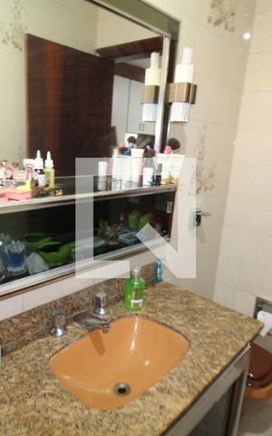 Casa à venda com 250m², 3 quartos e 4 vagasBanheiro 2