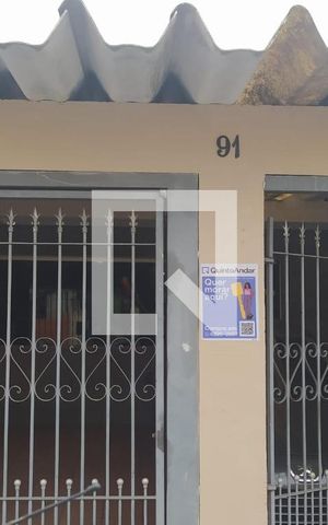 Casa à venda com 250m², 3 quartos e 4 vagas Casa à venda com 250m², 3 quartos e 4 vagasFachada